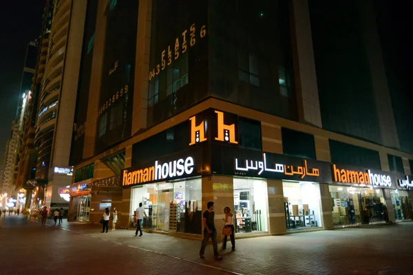 Dubai, BAE - 28 Mayıs 2013. Harman Evi Dubai 'de Şeyh Zayed Yolu' nda yer alıyor..