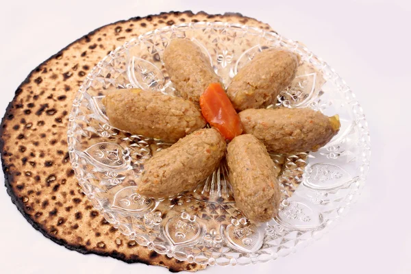 Gefilte fish and Matza traditional Jewish passover food — Stock Image Gefilte fish and Matza traditional Jewish passover food Stock Picture