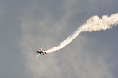 Atina, Yunanistan 13 Eylül 2015. Melissa onu uçuş yapıyor Pemberton Haritayı uçan Atina hava hafta göster.