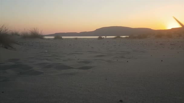 在希腊Elafonisos的Simos海滩 一个有名的旅游胜地 — 图库视频影像