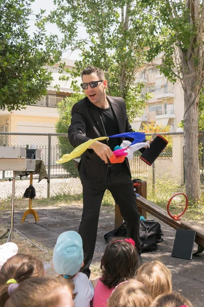 Magic show with Tristan at a kids party. — Stock Photo, Image