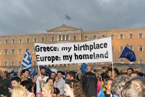 Athens, Greece, 30 June 2015, Greek people demonstrated against the government about the upcoming referendum. People in the demonstration are in favor of voting yes in the referendum. — Stock Photo, Image