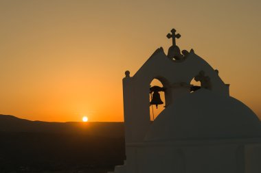 Kilise aziz Antonius Paros Island günbatımı karşı silüeti.