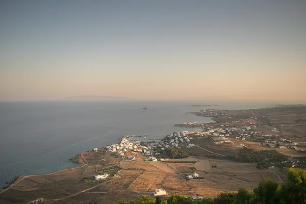 Ilha Paros na Grécia. Vista do topo de uma montanha alta . — Fotografia de Stock
