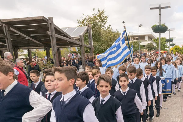 Athens, Greece, 28 October 2015. Student parade in yearly national celebration of Ochi day against the Italians. — Stock Photo, Image