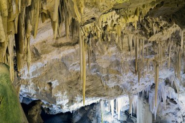ANTIPAROS adasında bir mağara içinde doğanın güzelliği.