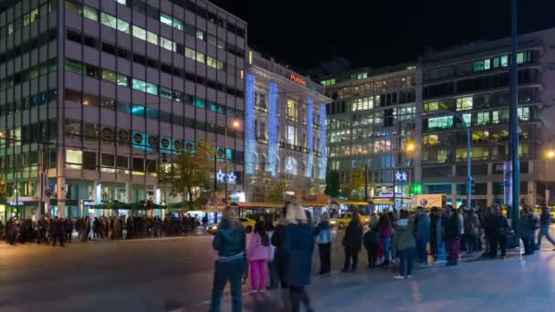 Athènes, Grèce 2 décembre 2015. Temps écoulé des personnes marchant sur la place centrale d'Athènes Syntagma sur la période de Noël . — Video