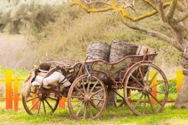 Renkli bir arka plan eski retro taşıma.