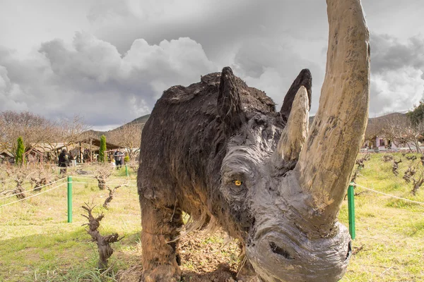 Athens, Griekenland-17 januari 2016. Prehistorische rhino portret in het park van dinosauriërs in Griekenland. — Stockfoto