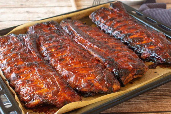 Forno Cozido Fresco Caseiro Costeletas Grelhadas Marinadas Com Molho Churrasco — Fotografia de Stock