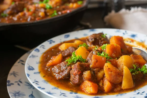 Tradtional Rustic Beef Stew Cooked Root Vegetables Carrots Potatoes Delicious — Stock Photo, Image