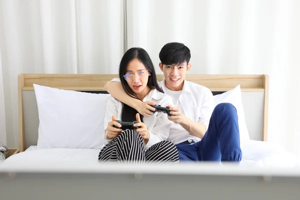 Asian Couple Having Fun Playing Video Game Console Together Bed — Stock Photo, Image