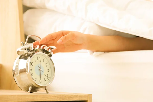 Hand Reaching Lazily Turn Alarm Clock Wake Morning Cozy Bed — Stock Photo, Image