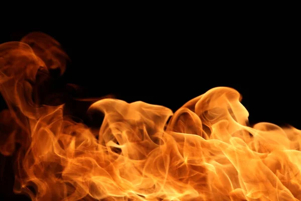 추상적 그래픽 디자인 목적으로 어두운 배경에서 불꽃을 태운다 — 스톡 사진