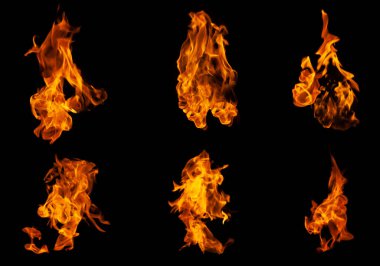 Grafik tasarımı amacı için yanan alev koleksiyonu koyu arkaplanda izole edildi