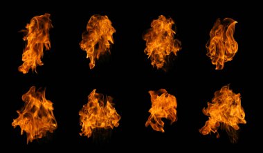 Grafik tasarım kullanımı için yanan alev koleksiyonu koyu arkaplanda izole edildi