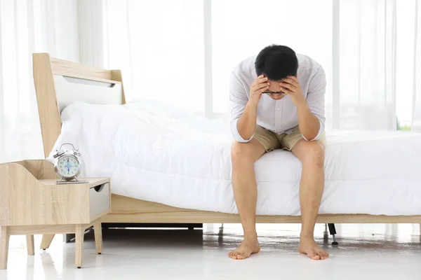 Unhappy Man Sitting His Bed Stress Worrisome Which Resulted Headache — Stock Photo, Image