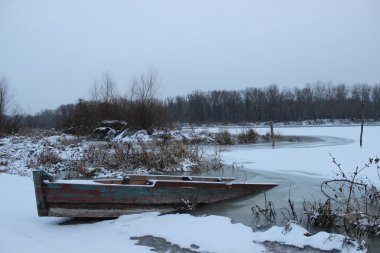 nehir buzla kaplıydı