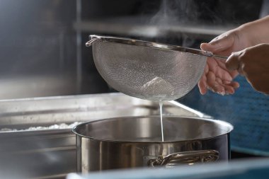 Taze mozzarella peyniri yaratma süreci