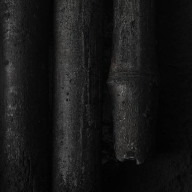 Bambu kömür çubukları kömür tozu siyah arkaplan