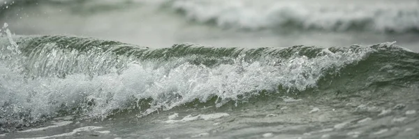 Close Sea Wave Pleasant Blue Green Tones Low Angle View — Stock Photo, Image