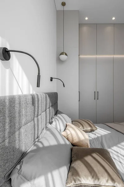 Μοντέρνο Minimalism Style Bedroom Interior Μπεζ Και Γκρι Τόνους — Φωτογραφία Αρχείου