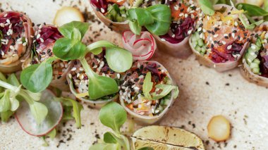 Vietnam usulü pirinç rulosu. Asya mutfağı. Çin böreği.