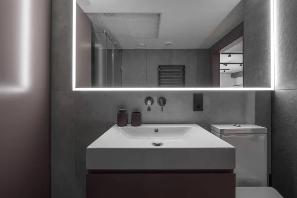 Moderní Minimalistický Design Interiéru Koupelny Šedými Dlaždicemi — Stock fotografie