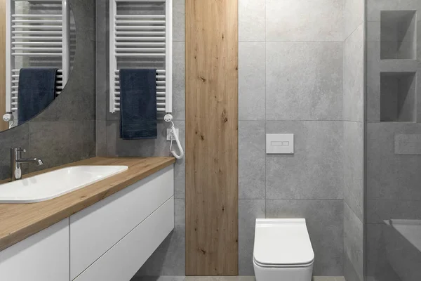 Modernes Minimalistisches Badezimmer Interieur Mit Grauen Steinfliesen Und Holz Wandstruktur — Stockfoto
