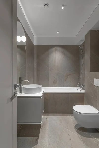 Modernes Minimalistisches Badezimmer Beige Mit Marmorfliesen Und Beigen Möbeln — Stockfoto