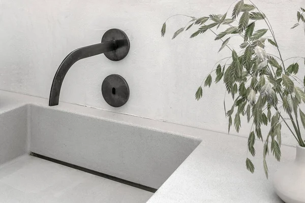Moderne Und Stilvolle Moderne Metall Wasserhahn Und Stein Waschbecken — Stockfoto