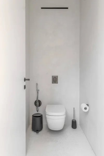 Umumi tuvaletlerin modern minimalist ve çağdaş içleri