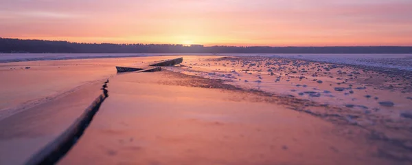 Winter Landscape Frozen Lake Sunset Warm Purple Tones — Stock Photo, Image