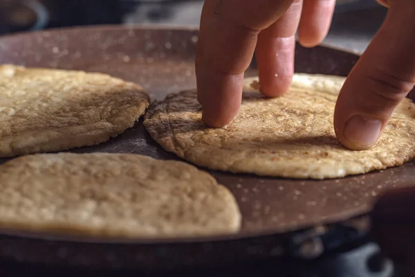 Processo Cozimento Tacos Com Bife Grelhado Flanco Com Guacamole Artesanal — Fotografia de Stock