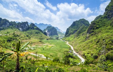 Dağ yolundan Vietnam