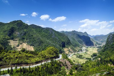 Dağ yolundan Vietnam