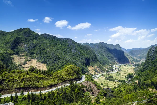 Dağ yolundan Vietnam