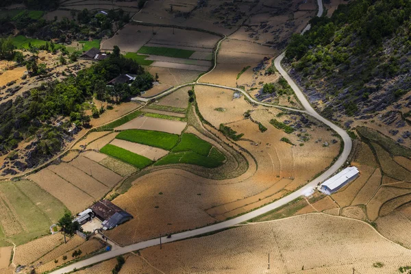 Dağ yolundan Vietnam