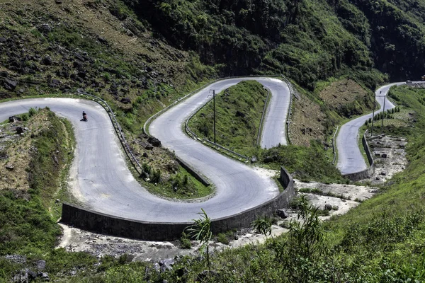 Dağ yolundan Vietnam