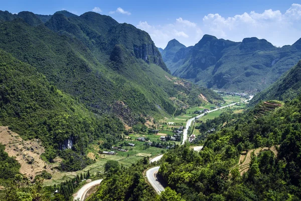 Dağ yolundan Vietnam