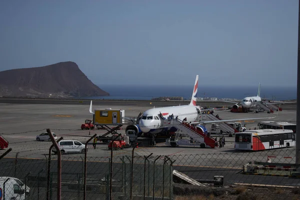 Avião Aterrou Aeroporto Tenerife Fotografias De Stock Royalty-Free