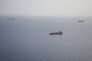 Pasifik Okyanusunda üç gemi