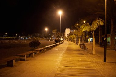 Geceleyin Tenerife sahilinde