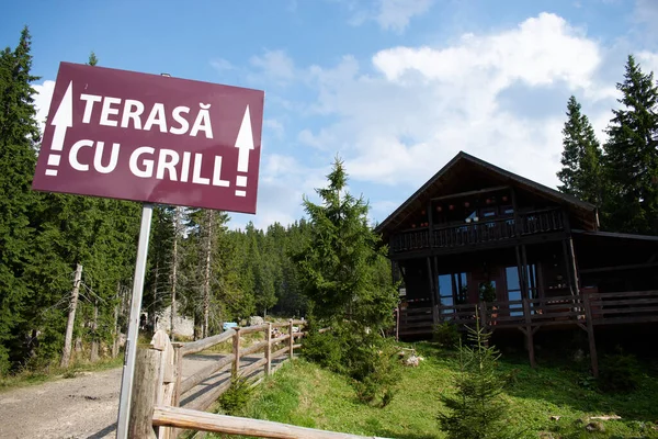 Terası ve barbeküsü olan dağ evi