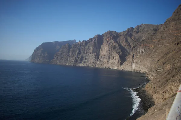 Tenerife 'deki Los Gigantes Dağı
