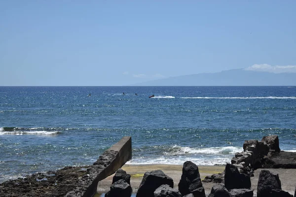 Okyanustaki suda mobiletler.