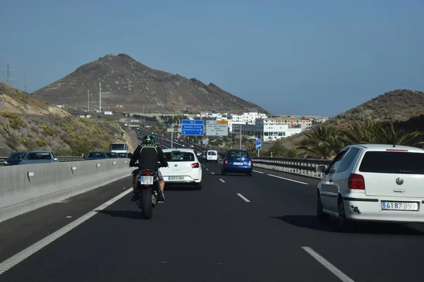 Tenerife otoyolunda araçlar
