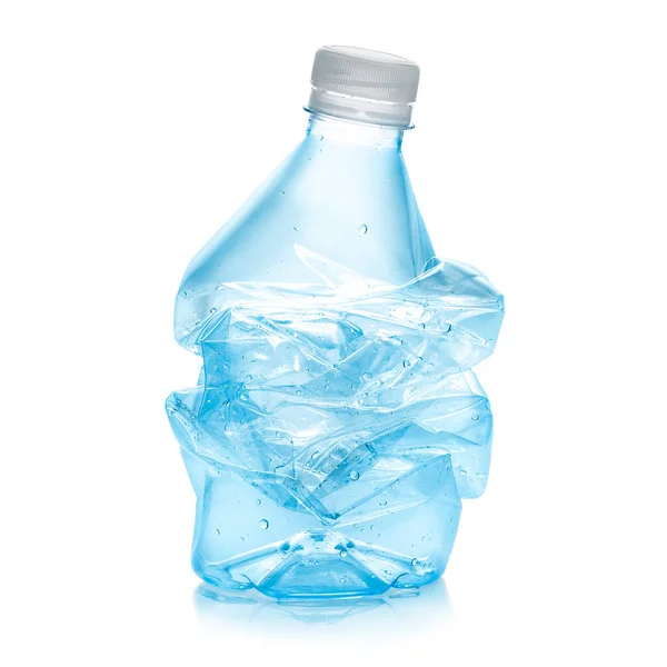 白の背景に青の色でリサイクルするためにプラスチック製のボトルを捨てました ペットボトルのクリッピングパス ストック写真