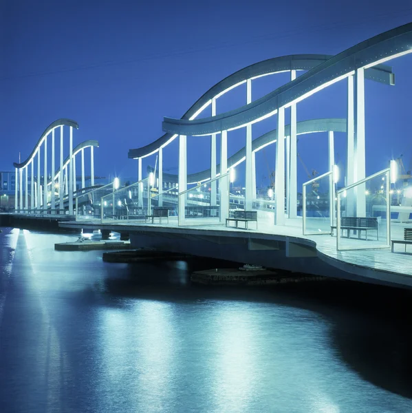 Rambla de Mar pedestrian dock at Barcelona city — 图库照片