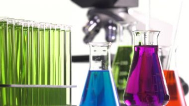 Bir Erlenmeyer flask coşkulu bir çubuk hareketi